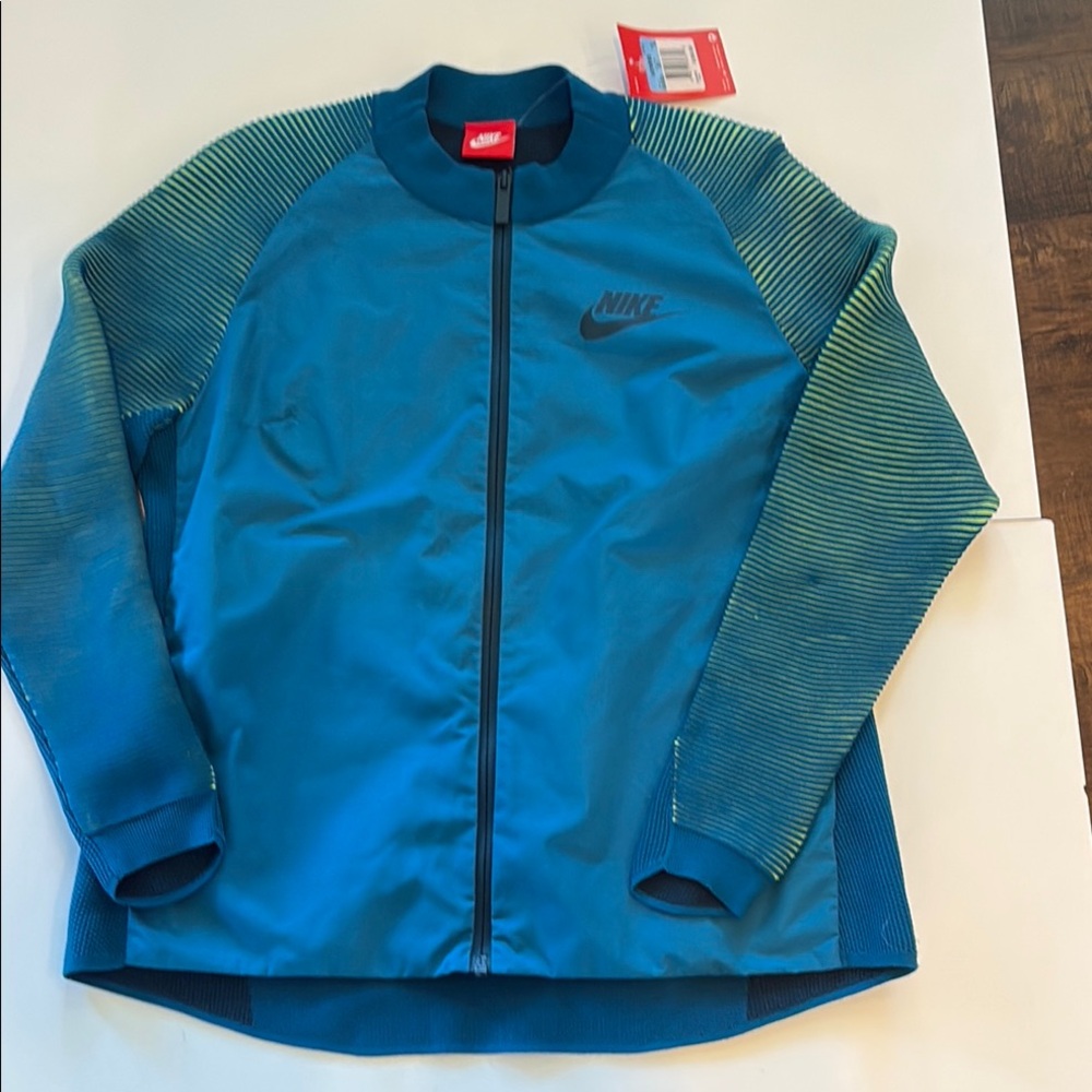 Nike Dynamic Reveal Jacket. Teal and Lime color.